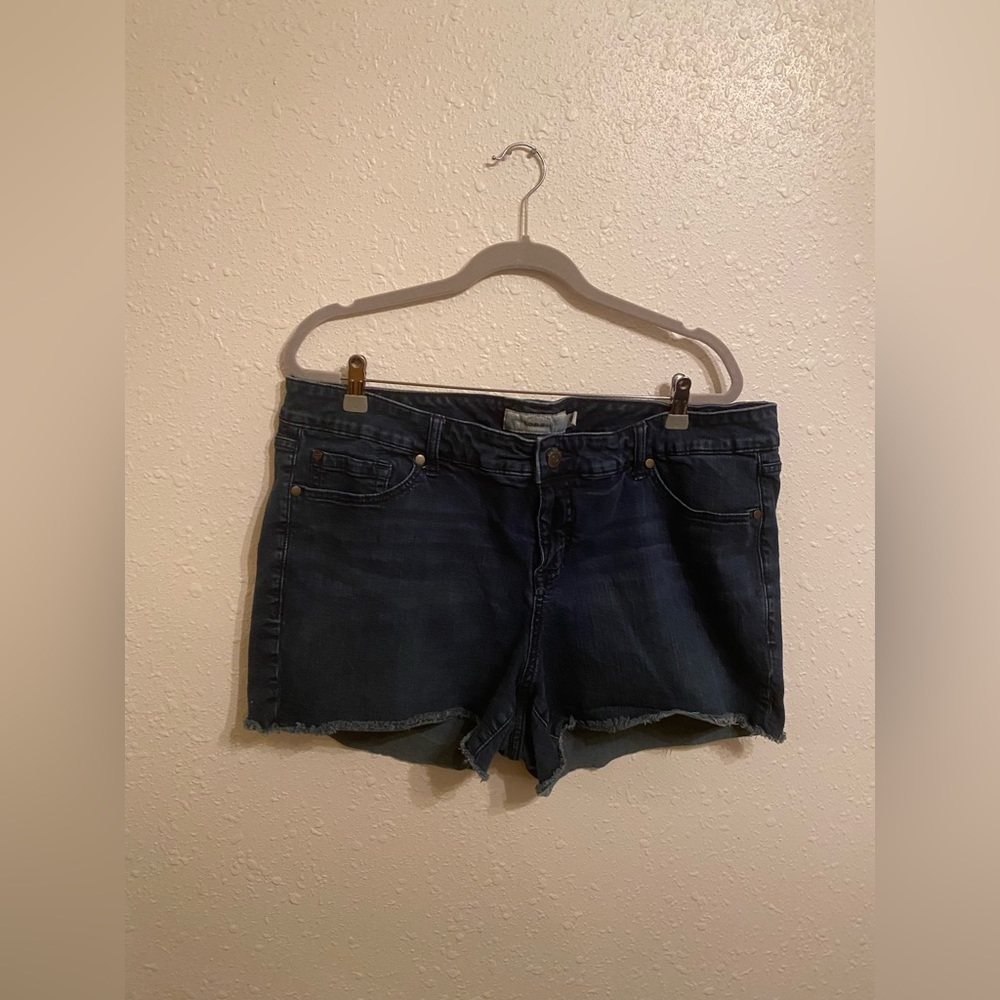 Torrid new sz 20 dark denim shorts